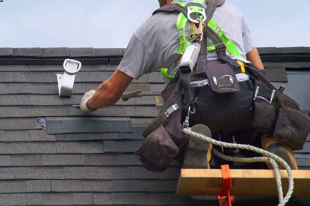 Roof repair in Houston with professional contractors